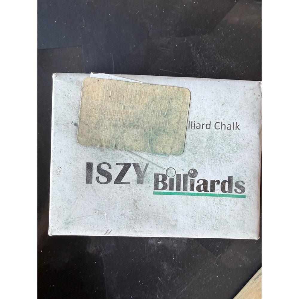 ISZY Billiards Pool Cue Chalk 8 Green Cubes‎ Used w/ Box
